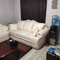 Vintage Style Couch And Loveseat 