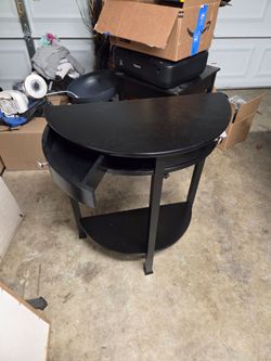 Half round table