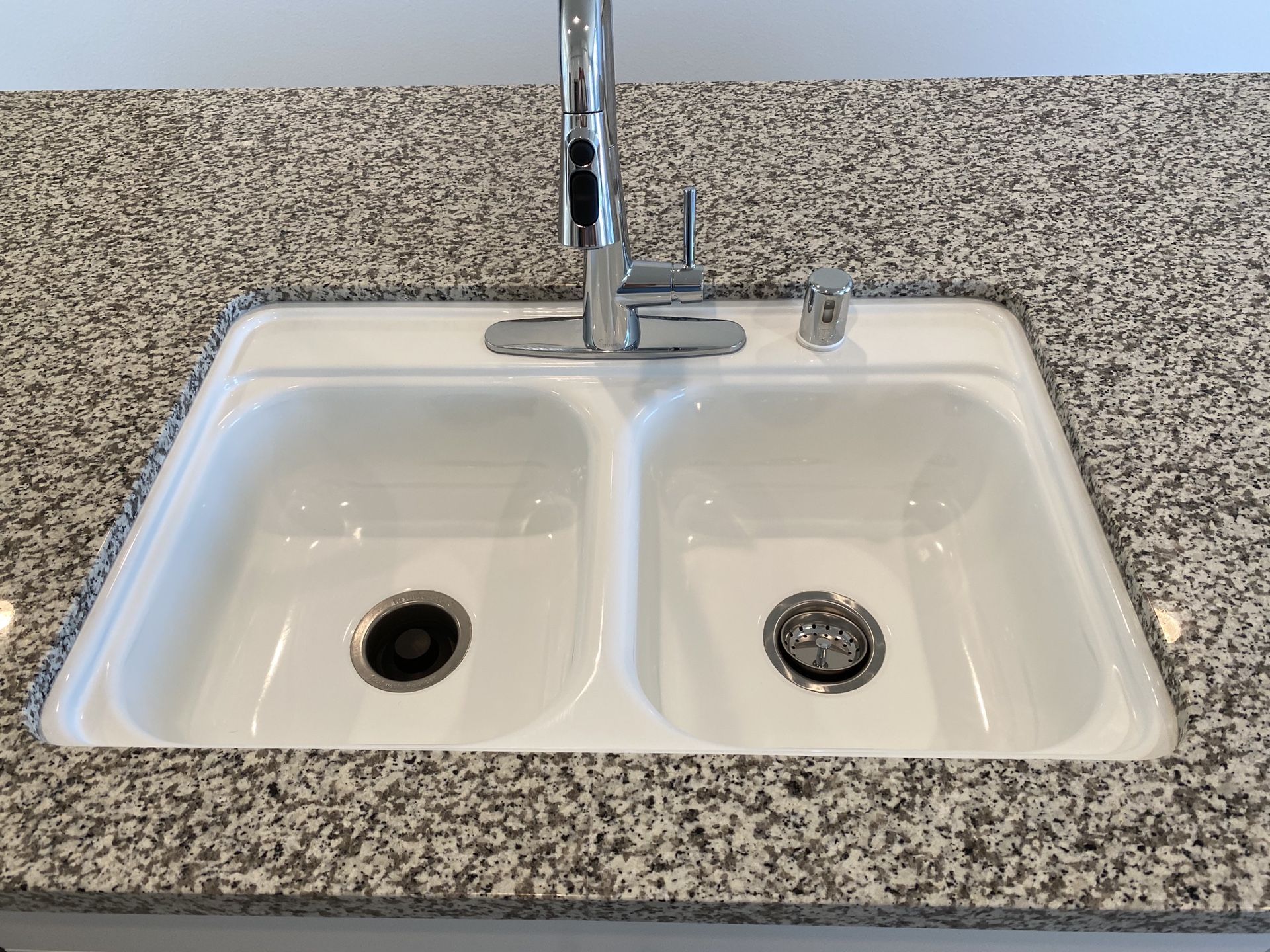 Brand new never used 33” kitchen sink and faucet