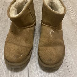 Ugg’s Size 8