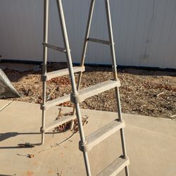 36" Pool Ladder