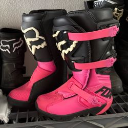 Pink Fox Racing Y3 Boots $30