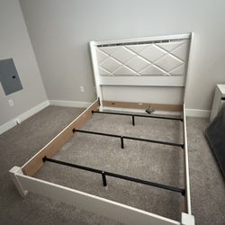 Ashley Dreamur Queen Bedroom Set