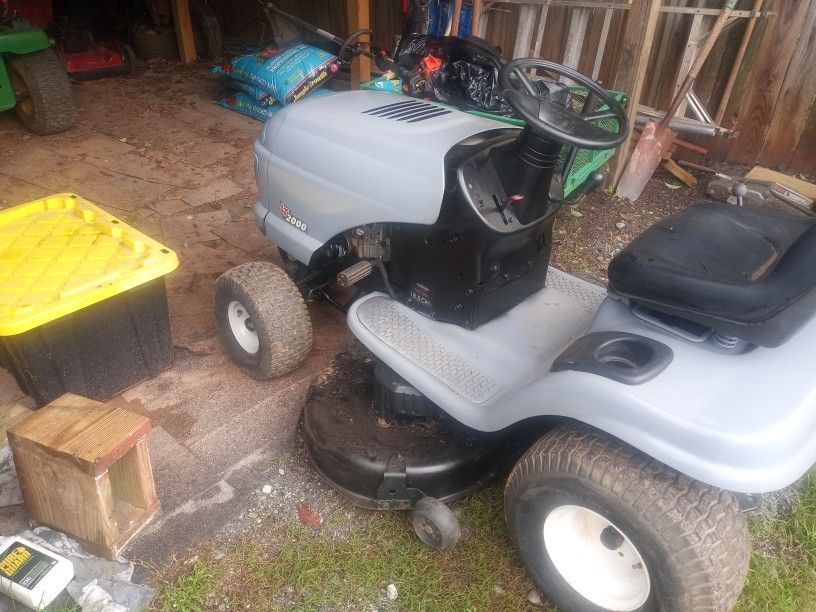 Craftsman 2000 Riding Lawn Mower