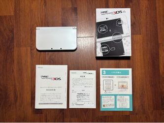 New Nintendo 3ds xl ll white with box and manual