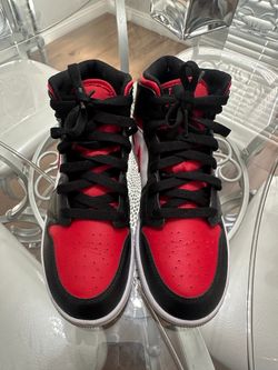 Nike AirJordan 1 Mid Bred Sneaker Youth Size 5.0