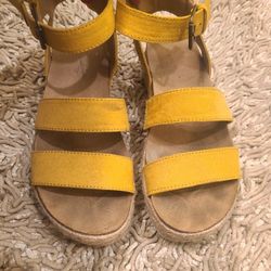 Yellow Wedge Size 6