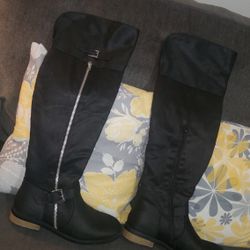 Black Boots Size 7.5 US. Womans