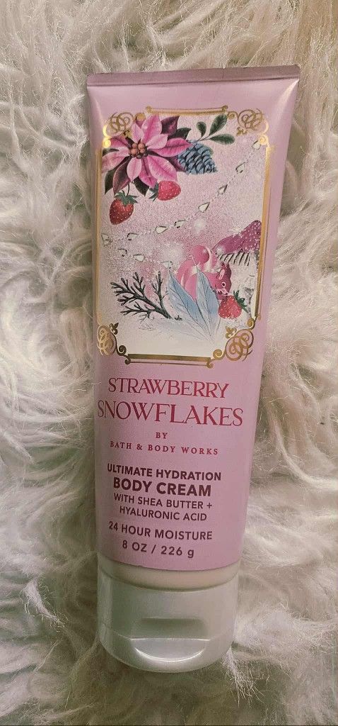 BATH & BODY WORKS STRAWBERRY SNOWFLAKES BODY CREAM