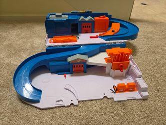 Hot Wheels Fold-Out Sto & Go City Track Playset - Portable Take Along