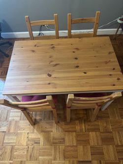 Kitchen table + 4 chairs