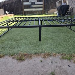 Metal bed frame