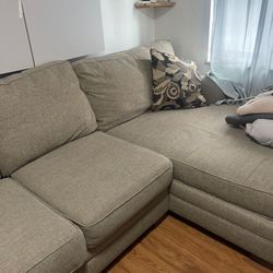L-shaped sectional sofa with chaise (Includes Matching Ottoman)