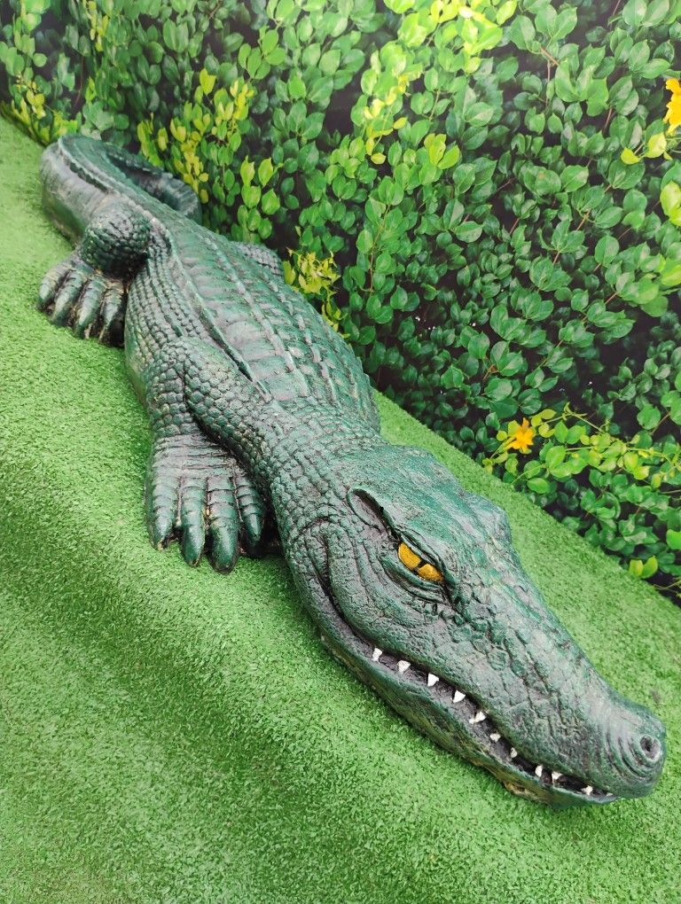 American Alligator Concrete Statue 🐊