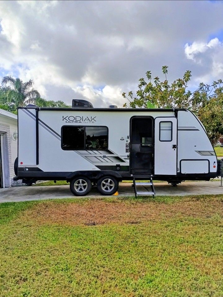 Kodiak Ultra-Lite Camper