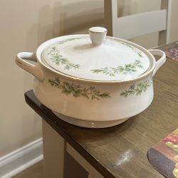 soup turine creative manor Reg 9169 fine china made in Japan