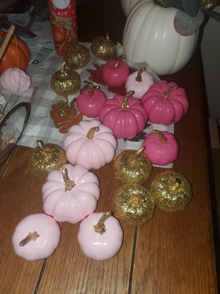 **Pink and gold pumpkins and never used "one" pumpkin banner**