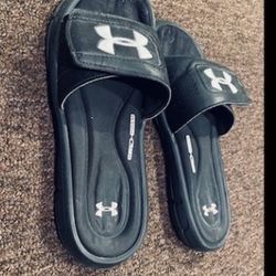 Boys Size 6 Under armour Slippers Slip ons Sandals