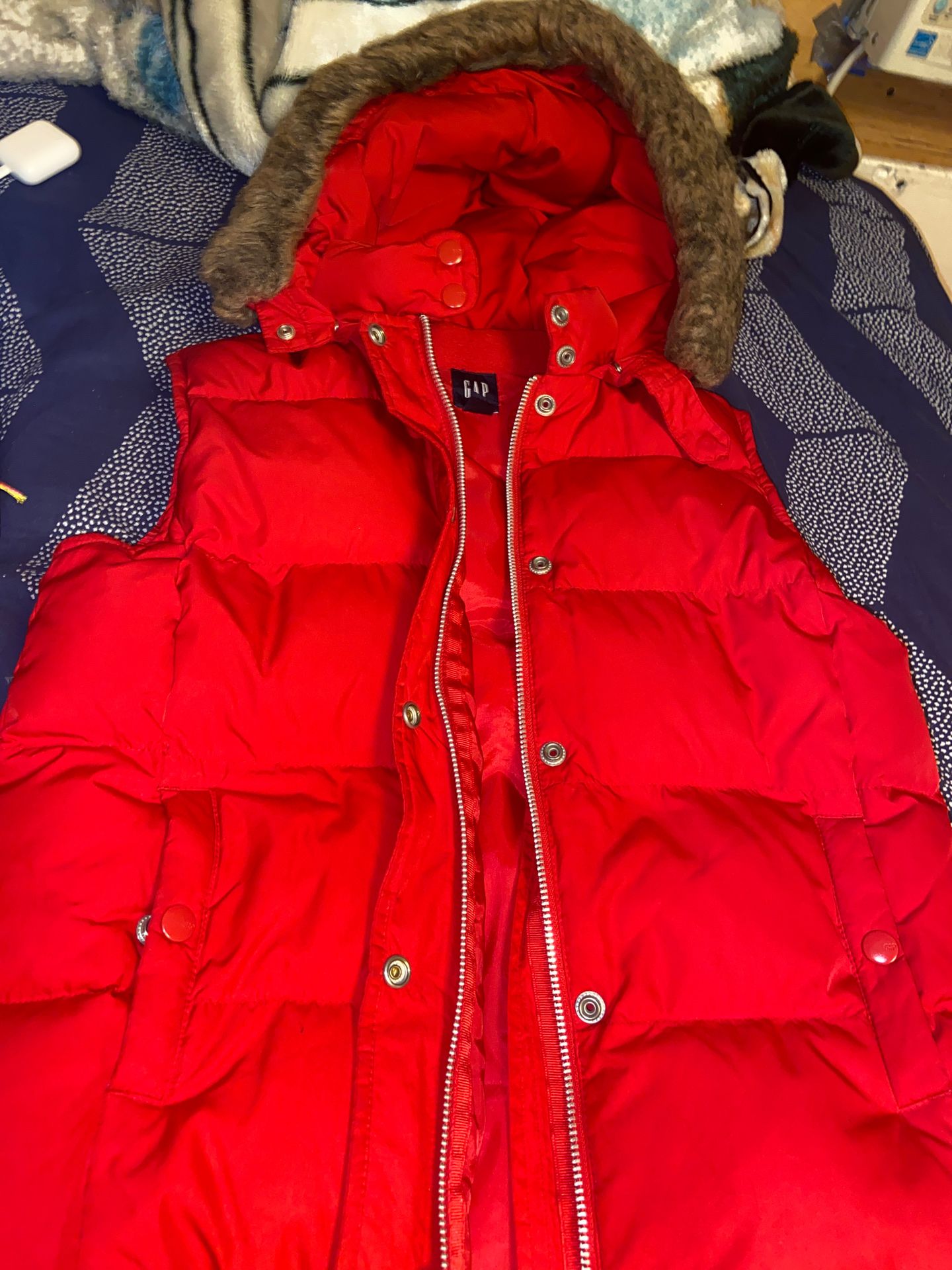 Red sleeve less jacket
