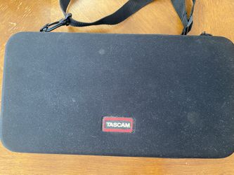 Tascam CD-VT1 Portable Instrument & Vocal Trainer w/ Case 