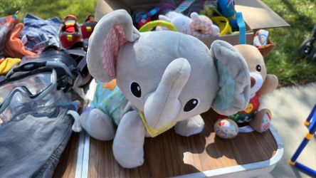 Learn to crawl numbers and more ! Elephant & little puppy