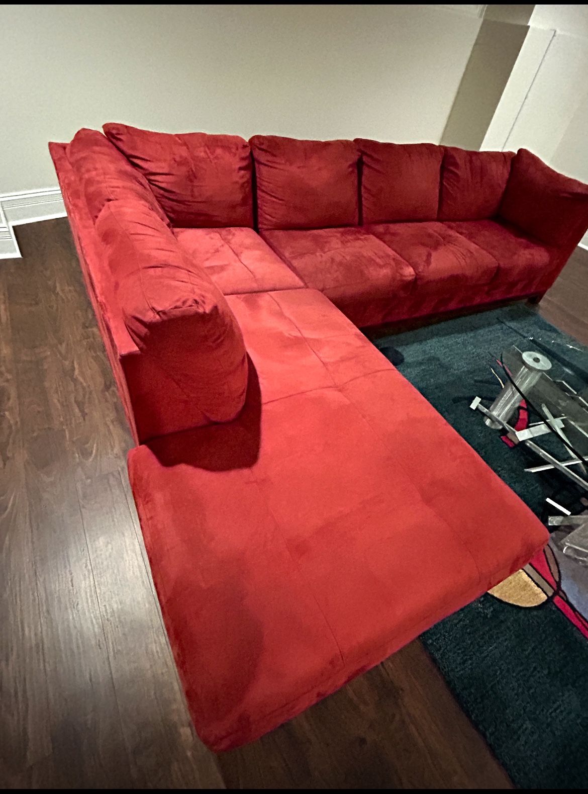 Red couches - Beautiful & Comfortable