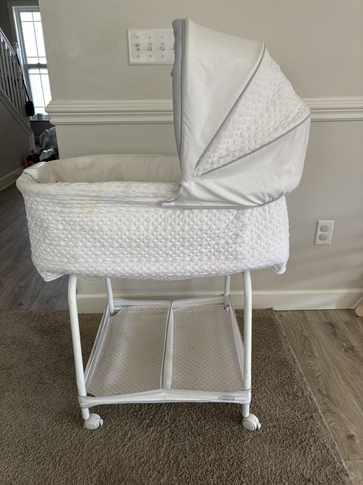 Baby Bassinet- Auto Glider
