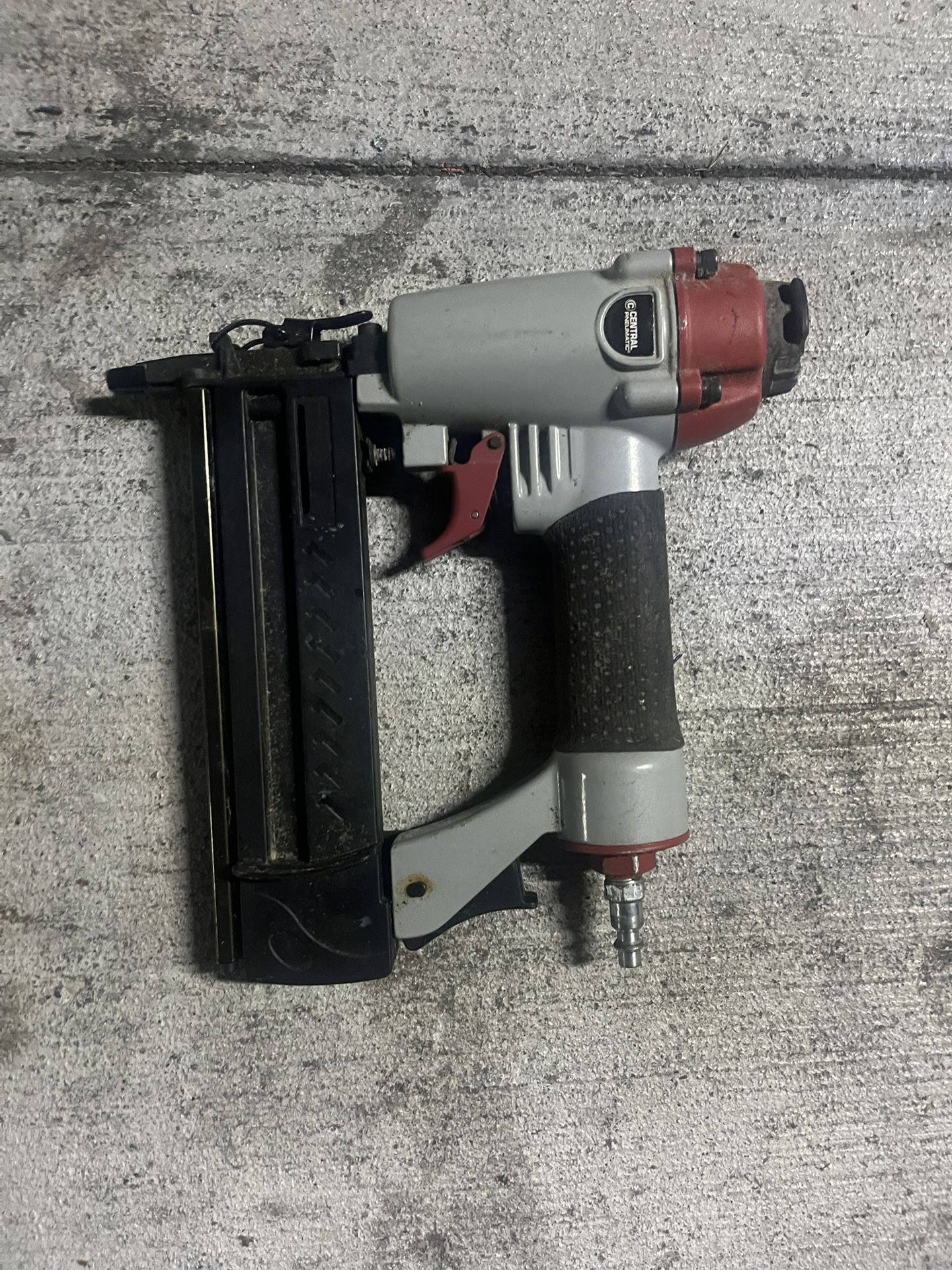 Central Pneumatic Brad Nailer/ Staple Gun