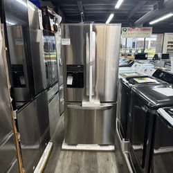 LG - 30” Wide 3-Door French Door Refrigerator With Water Dispenser And Icemaker 😍