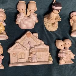 Precious Moments figurines Bundle $150