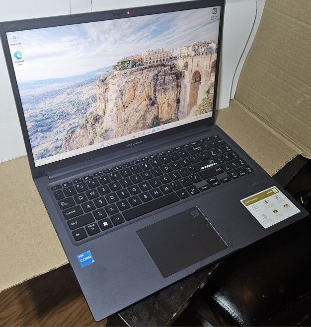 Upgraded 15.6" Asus Vivobook F1502Z Windows 11 Laptop i3 1220p 16 GB Ram 256 Gb SSD