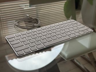 Apple Magic Keyboard (2021)
