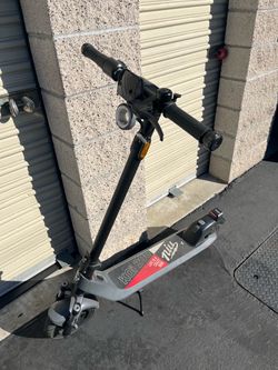 NIU KQi 200 Electric Scooter (like new only used a few times)