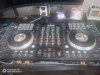 Numark NS3 dj controller