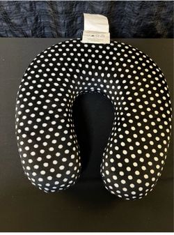 Traveling neck pillow