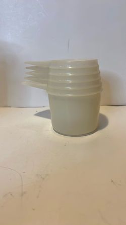 Tupperware Plastic Measuring Cups Set