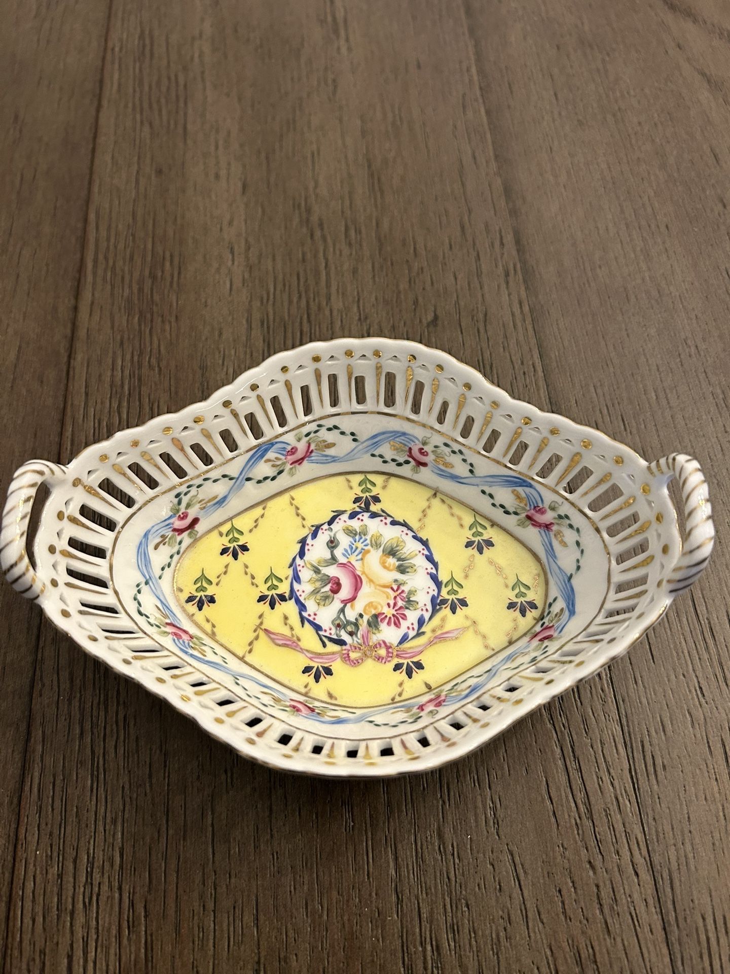 Limoges, la reine antique trinket