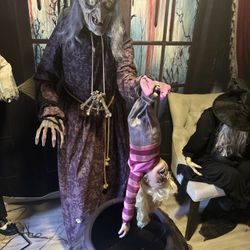 Halloween Brewing Witch Animatronic. Halloween Decoration. 