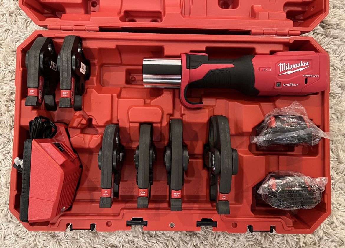 Milwaukee M18 Force logic Propress Forcelogic Press Tool 1/2"2" Kit