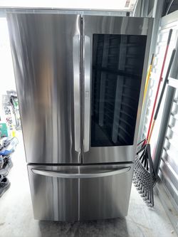 LG French door Refrigerator with Touch Screen Light