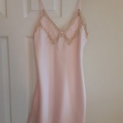 Size Small  Miss ELAINE PINK Nightgown 