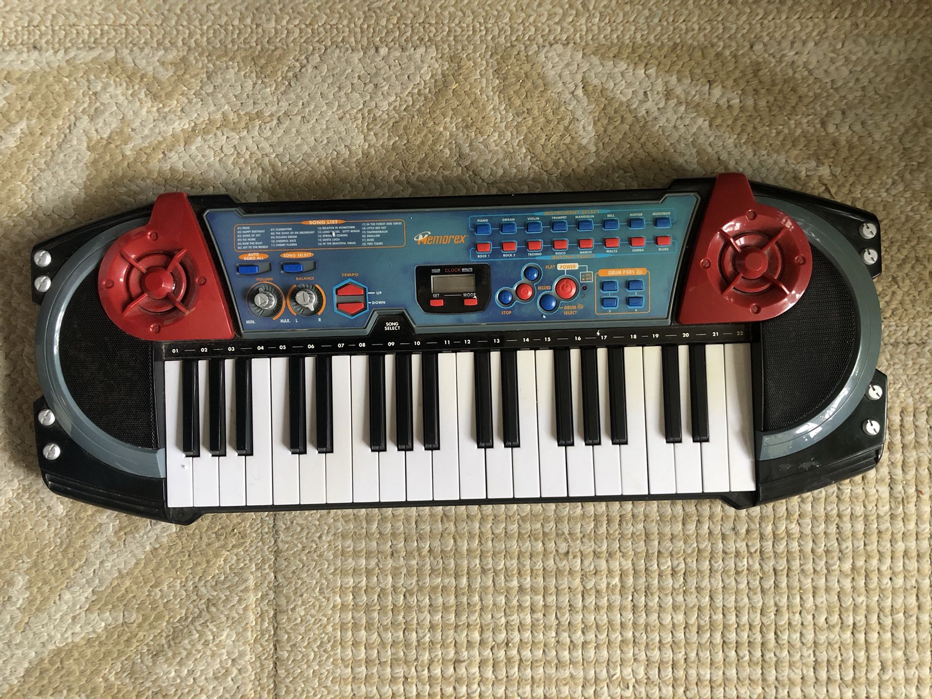 Memorex Lofi keyboard Synthesizer