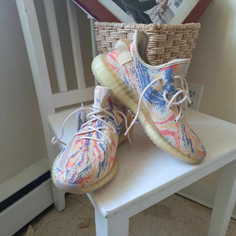 Yeezy 350 v2 creams for Sale in Phoenix, AZ - OfferUp