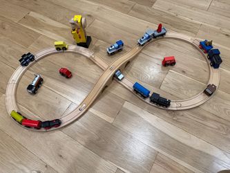 Wooden train set works with Thomas & Friends