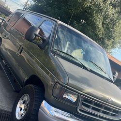 2002 Ford Econoline Van