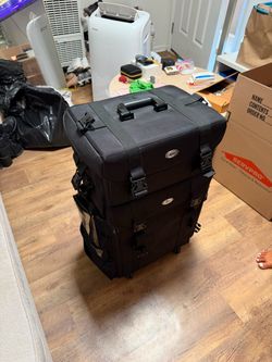 Makeup rolling professional bag with eyeshadows bundle included