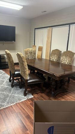 6 Seats With Table $500