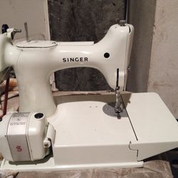 Singer Featherweight Model 221k Sewing machine