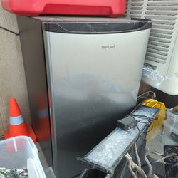 College Mini Fridge Refrigerator