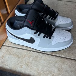 Nikes 8.5